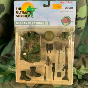 21st Century Toys, The Ultimate Soldier WWII German Paratrooper set No 34040.
